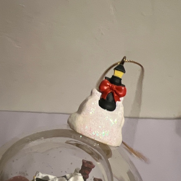 Thomas Kinkade A Holiday Gathering Water Snow Globe Christmas Ornament BE 2002 - Picture 7 of 8